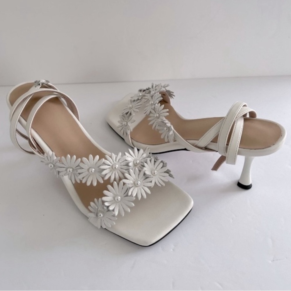 Women’s Poppy Flower Sandals Ankle Strap Mid Heel Shoes Size 220 or 5.5 US New - Picture 6 of 8